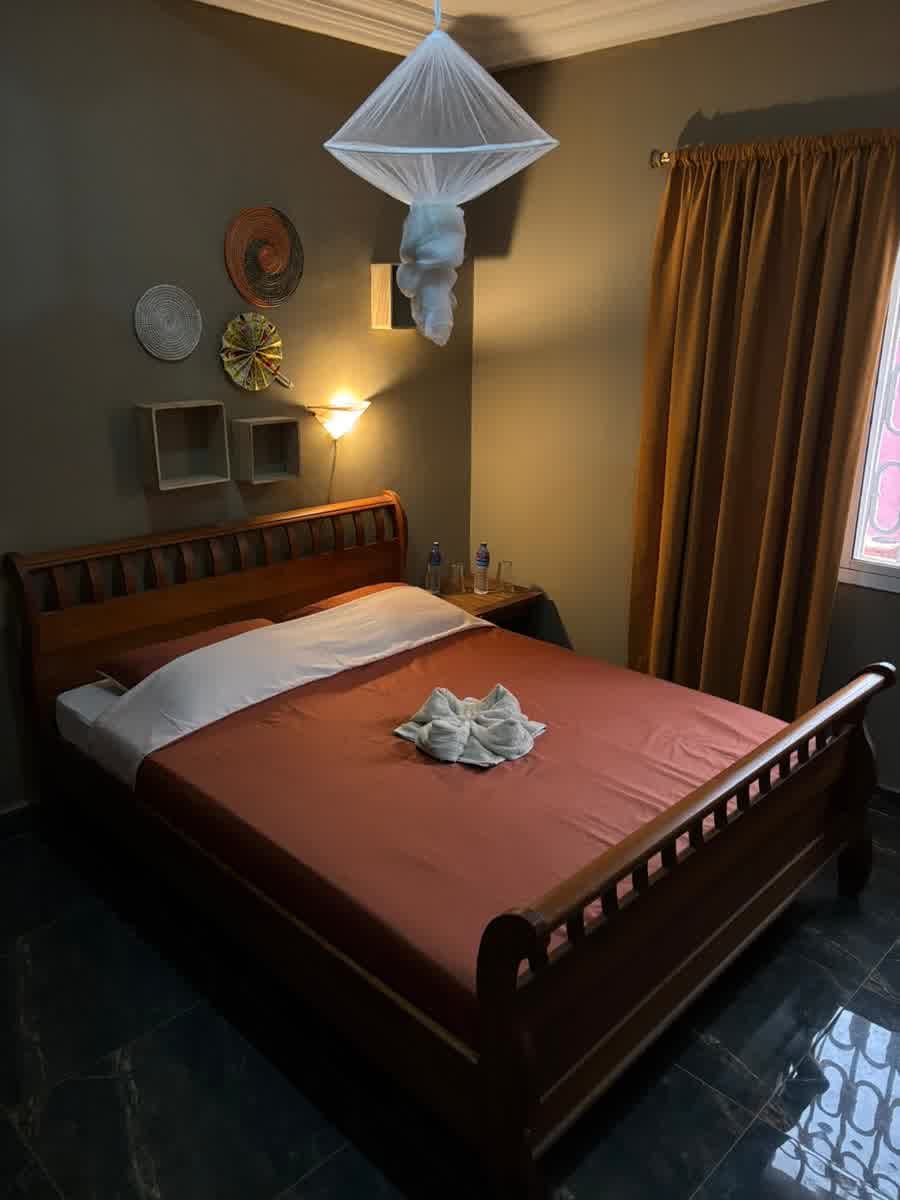 Kamer Home Base Brufut